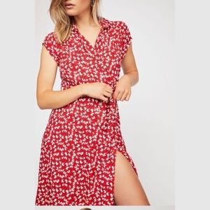 Free People So Fetch MIDI Wrap Dress in Red Floral Print. Size:0